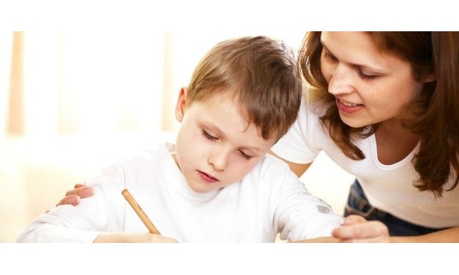 Come aiutare nei compiti a casa? Consigli utili per offrire il giusto sostegno ai tuoi figli 