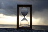 “La sabbia del tempo” di Gabriele D'Annunzio: la clessidra della vita in poesia