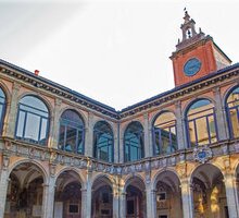 Biblioteca Archiginnasio di Bologna: storia, orari e catalogo