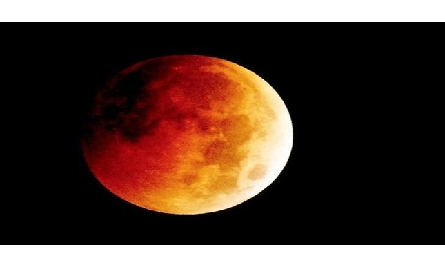 Eclissi di Luna: 5 libri da leggere per comprendere il fenomeno