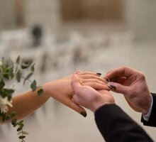 “Matrimonio”, la poesia irriverente di Gregory Corso: testo e analisi
