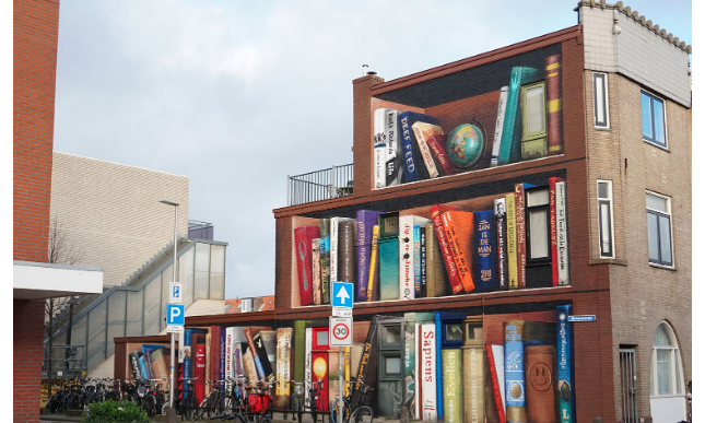 Libri giganti a Utrecht: murale trasforma palazzina in una libreria 
