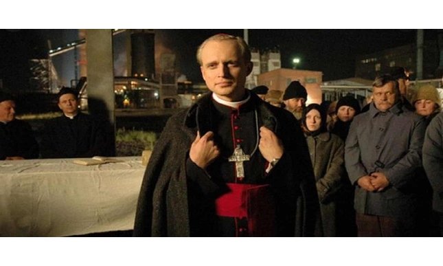 Karol, Un uomo diventato Papa: trama e trailer del film stasera in tv