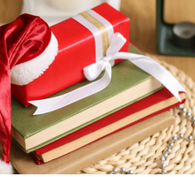 I libri più venduti a pochi giorni da Natale 2025: cosa mettere sotto l'albero?