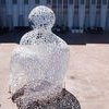 Le parole diventano sculture: il segreto dell'artista Jaume Plensa che unisce i linguaggi del mondo