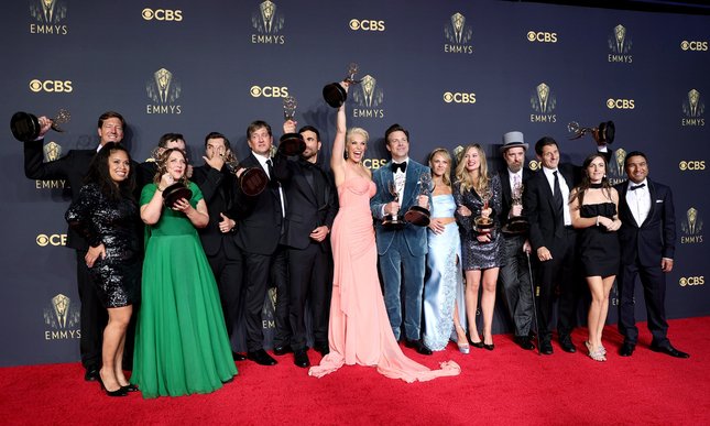 Emmy Awards 2021: trionfo per La regina degli scacchi, flop di The Handmaid's Tale