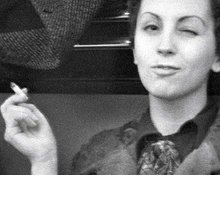 Chi era Gerda Taro, la ragazza con la Leica del libro che ha vinto il Premio Strega