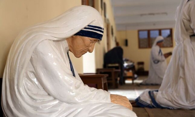 “La peggiore malattia”: il male della società moderna secondo Madre Teresa di Calcutta
