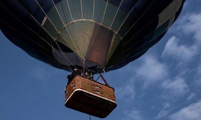 Jules Verne fu pioniere del volo in mongolfiera con il fotografo e amico Félix Nadar