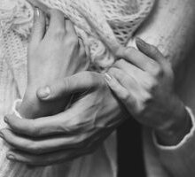 “Tra le tue braccia”: il valore di un abbraccio nelle poesie di Alda Merini