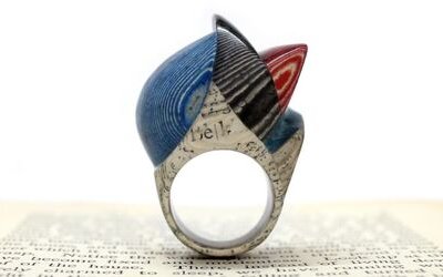 “Un libro è per sempre”: Jeremy May crea gioielli dai libri vintage