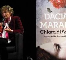 A Parlare futuro Dacia Maraini racconta il suo romanzo su Chiara d'Assisi 