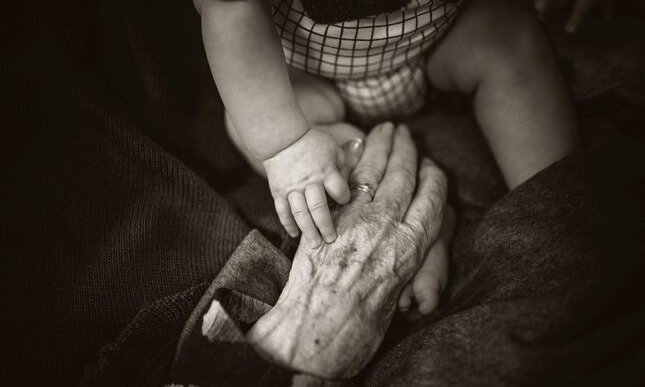 “La nonna” di Gabriele D'Annunzio: una poesia per la Festa dei nonni