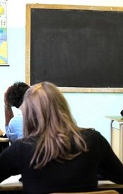 Scuola, aumento stipendio insegnanti: 14 euro pochi per i sindacati, ecco cosa risponde Bussetti