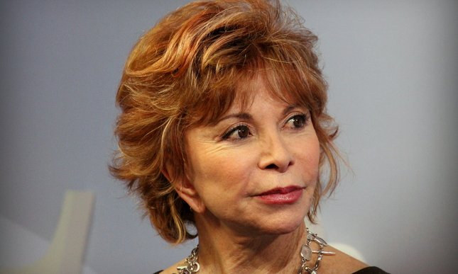 Isabel Allende: vita, opere e frasi della scrittrice nel giorno della sua nascita