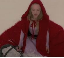 Cappuccetto rosso sangue, stasera in tv: trama e trailer del film ispirato alla celebre fiaba