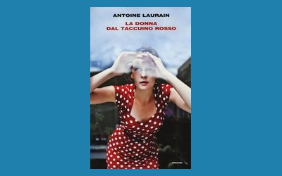 La donna dal taccuino rosso