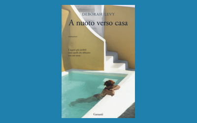 A nuoto verso casa