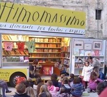 I libri per bambini arrivano in furgone: la libreria itinerante Ottimomassimo