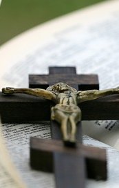 Scuola, sì di Bussetti a crocifisso e presepe nelle aule: “cultura, tradizioni e identità”
