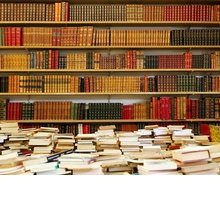 Docente scozzese dona 8000 libri alla Biblioteca di Piacenza