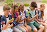 Dipendenza da televisione e smartphone: i rischi per bambini e adolescenti