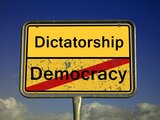 Dittatura, totalitarismo, cesarismo, autocrazia, autoritarismo: significato e differenze