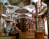 La Biblioteca di San Gallo che ispirò “Il nome della rosa” di Umberto Eco