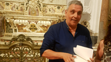 Lo scrittore Maurizio de Giovanni colpito da infarto: è ricoverato in condizioni “non gravi”