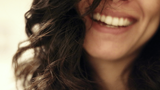 “Sorridi donna”: la poesia di Alda Merini dedicata a tutte le donne