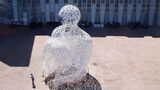 Le parole diventano sculture: il segreto dell'artista Jaume Plensa che unisce i linguaggi del mondo