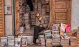 Chi è Mohammed Aziz, il libraio più fotografato al mondo